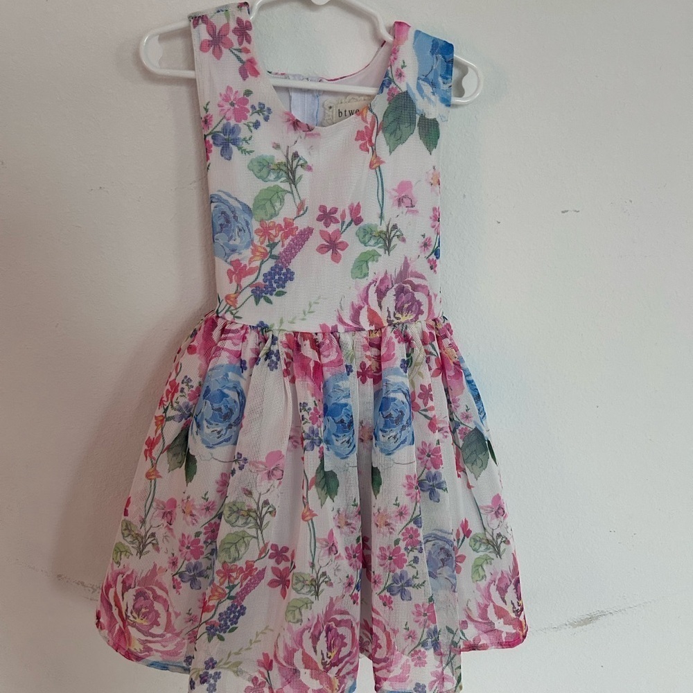 Btween Little Floral w Satin Bow Girl Fancy Dress w Petticoat  Size 6

Size 6